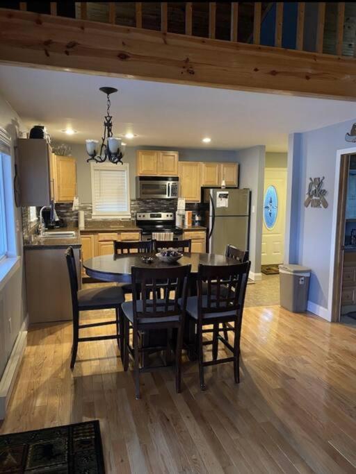 Lakehouse Hot Tub & Pool Close To Ark Encounter Holiday home