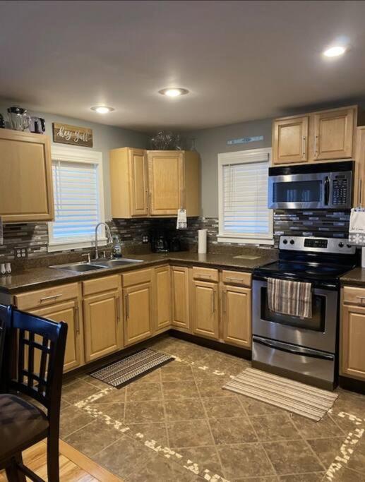 Holiday home Lakehouse Hot Tub & Pool Close To Ark Encounter *